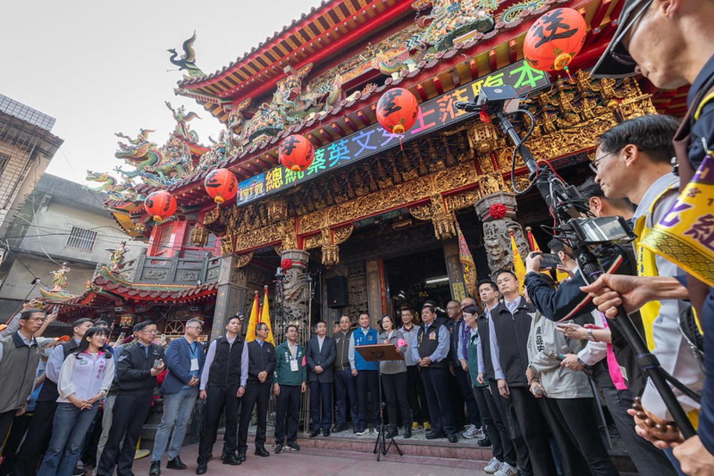 去年3月，蔡英文最後一次以總統身份赴白沙屯恭送媽祖起駕，蔡英文擔任總統期間，對於白沙屯進香活動年年參加。總統府提供