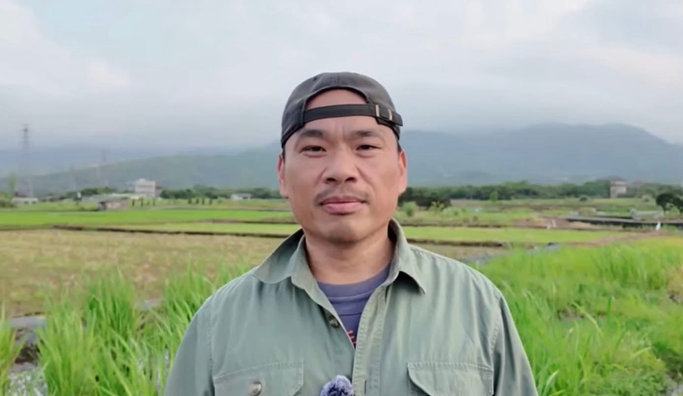 「白米炸彈客」楊儒門在謝衣鳳罷免二階最後時刻出來支持罷團。翻攝「缺衣不可」