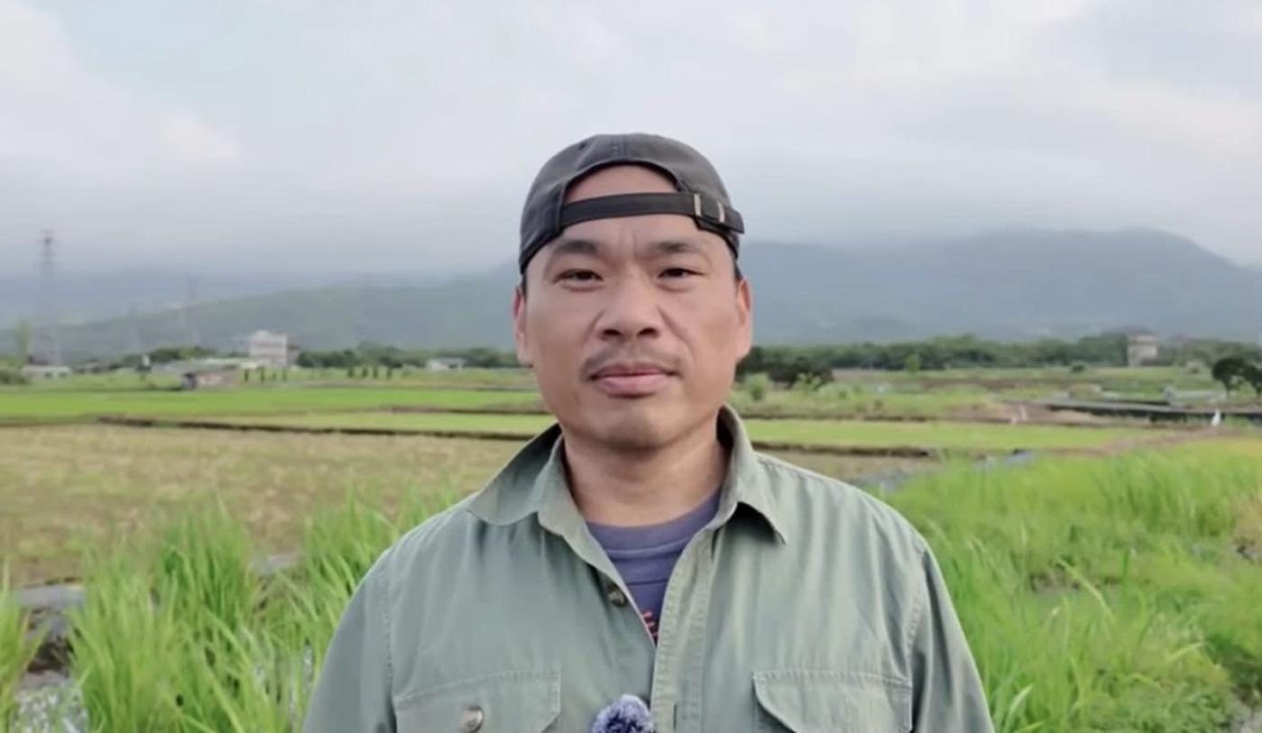「白米炸彈客」楊儒門在謝衣鳳罷免二階最後時刻出來支持罷團。翻攝「缺衣不可」