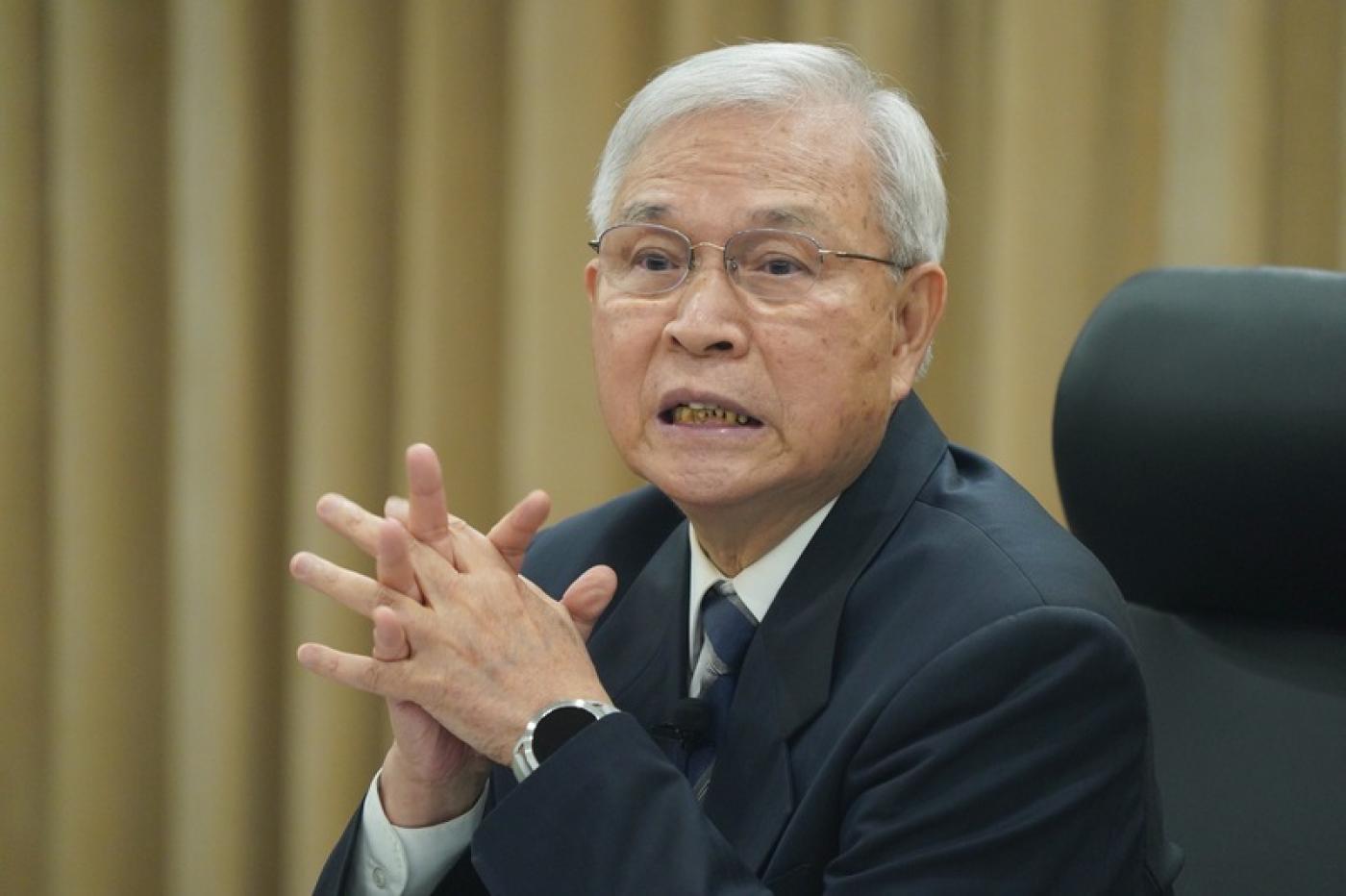 央行總裁楊金龍召開記者會，他把近日新台幣急升值視為是市場預期心理造成。中央社
