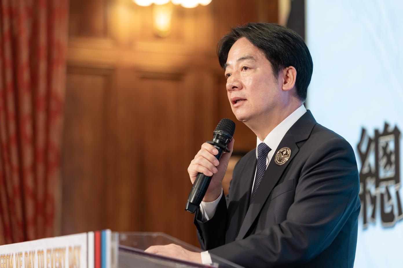 賴德日前接受媒體專訪時強調，政府在特定條件下不排除使用新式核能。總統府提供