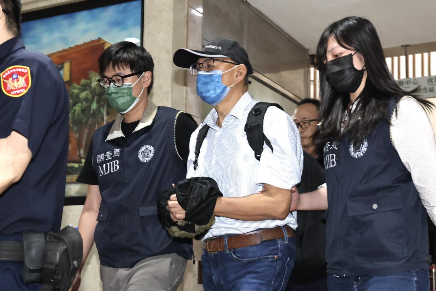 逃亡近8天的傅崐萁管家李慶隆晚間由調查官押解到北檢進行複訊。林啟弘攝