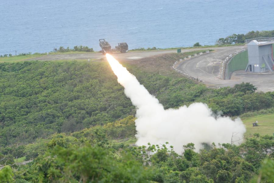 新世代武器曝光！「海馬斯多管火箭」首度在台實彈射擊　最大射程達300公里