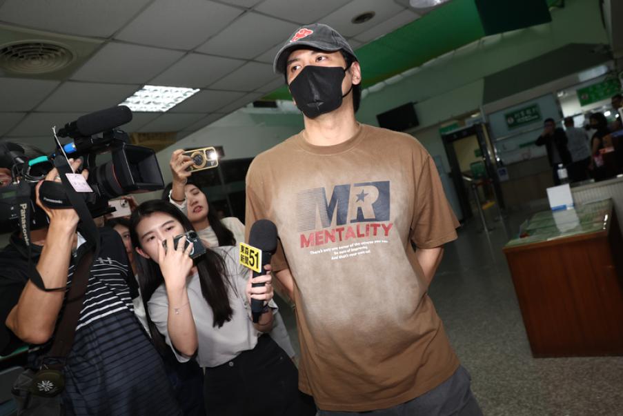9藝人涉閃兵交保／尚有百人待約談　顧立雄：全面檢討役男體位區分標準
