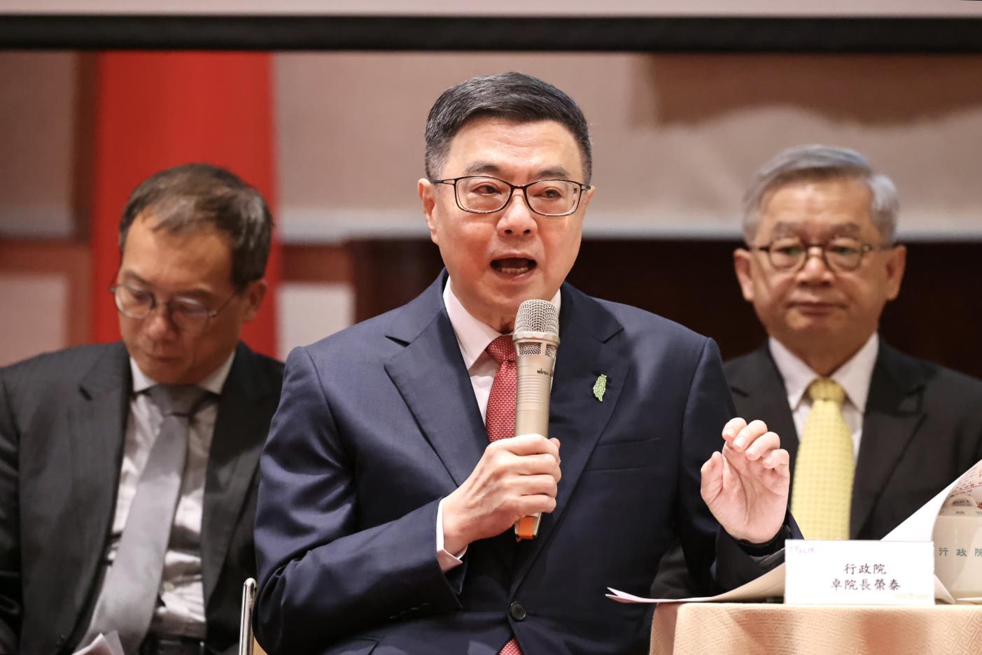 卓榮泰內閣就職將滿周年，16日在政院和媒體茶敘。林啟弘攝