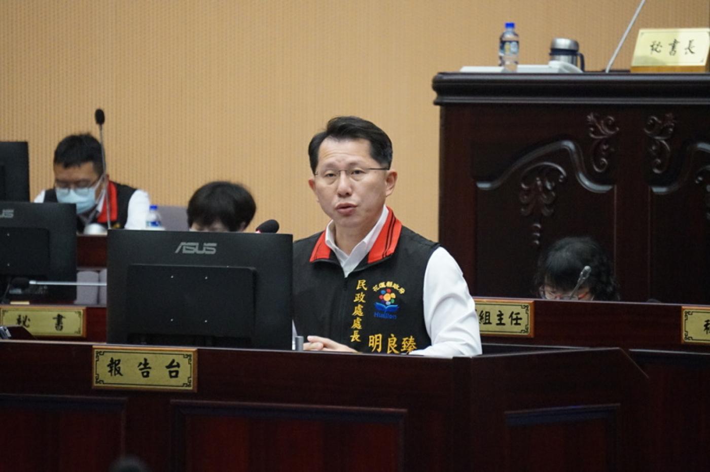 花蓮縣府民政處長明良臻（圖）涉罷免「查水表」案遭起訴，已於15日請辭獲准。中央社
