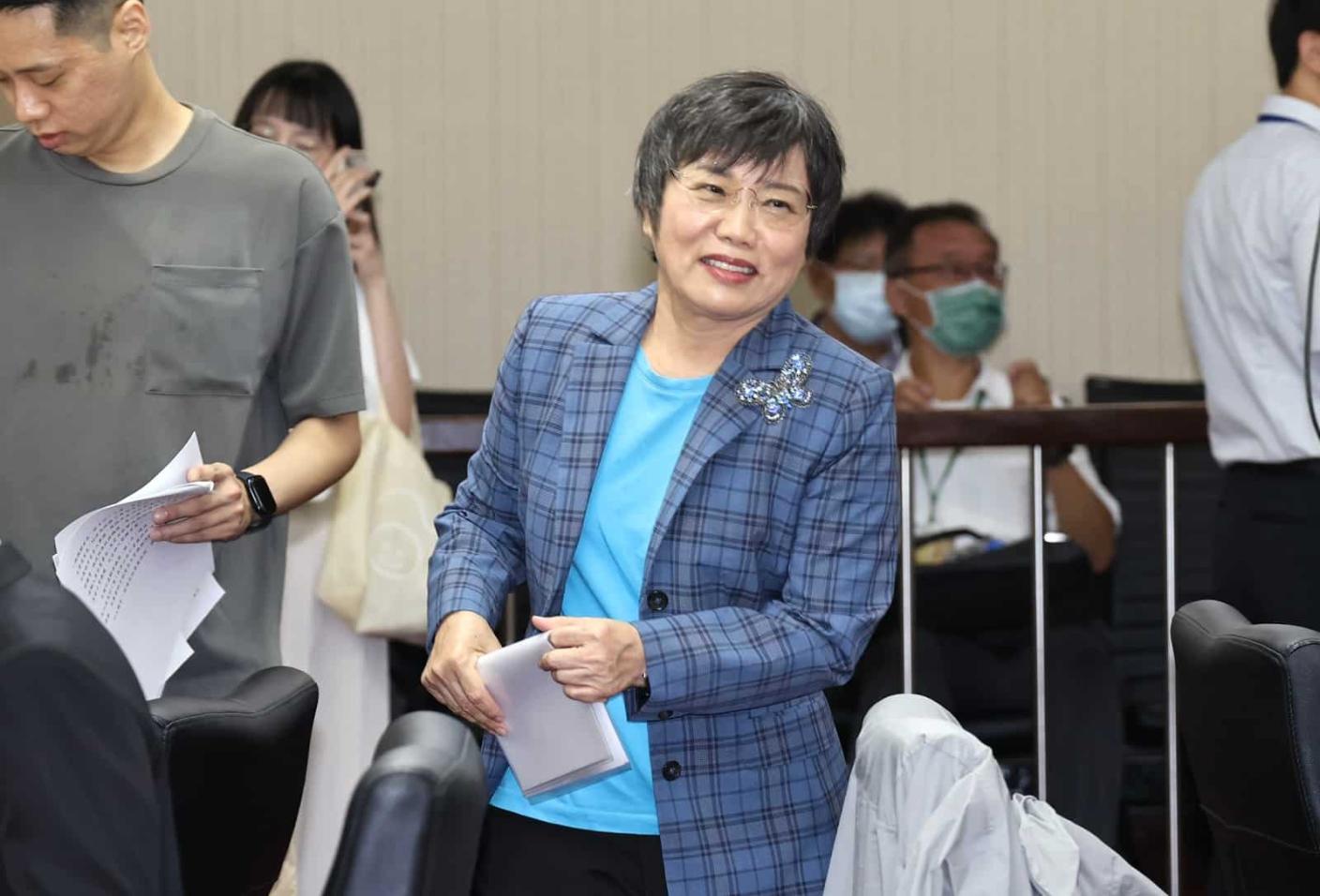 內政部長劉世芳19日在立法院受訪表示，針對中正路改名等威權象徵待處置的部分，會和地方政府溝通辦理。林啟弘攝
