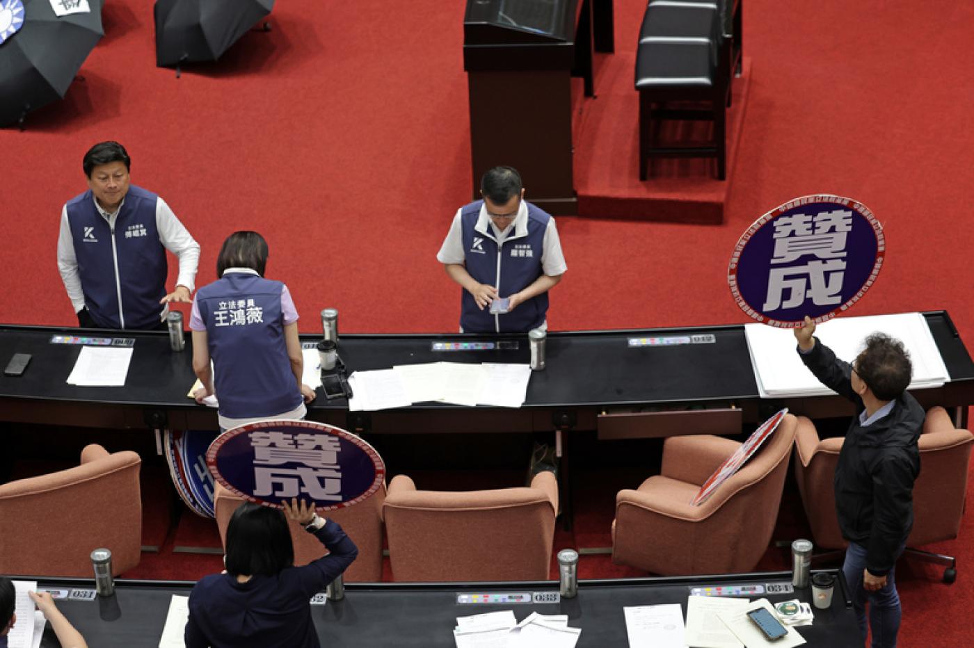 立法院會20日表決通過「核三重啟公投」。中央社