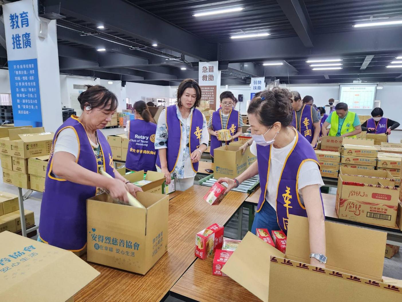 安得烈慈善協會強化備援,，今日完成千箱安心食物箱超前部署。安得烈協會提供