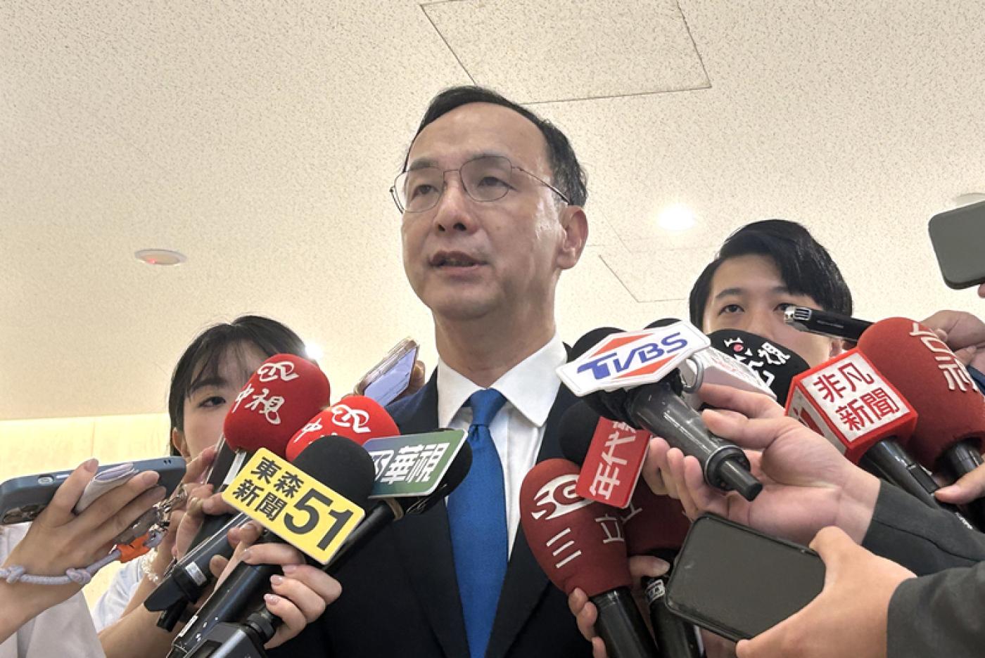 國民黨主席朱立倫24日表示，中選會是民主殺手，民進黨連人民要表達反對或支持廢死的權利都要沒收。中央社