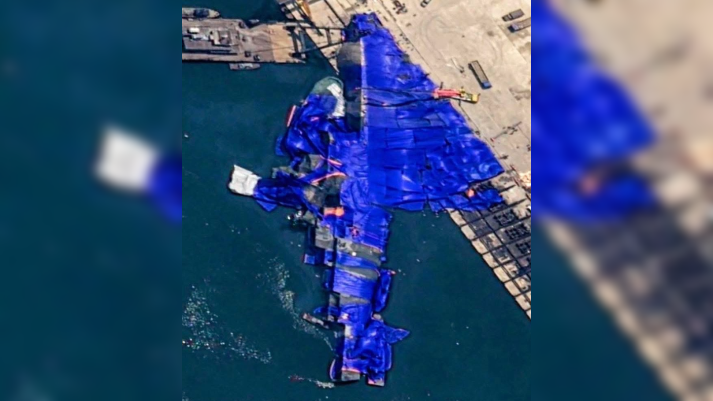 北韓領袖金正恩親眼看著這艘軍艦翻覆在眼前，怎麼搶救成了抓人入獄後的下個問題。翻攝網路
