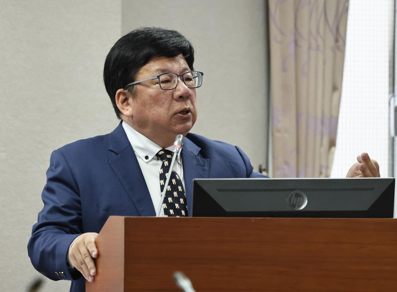 監察院秘書長李俊俋遭爆料，以公務車接送愛犬去做寵物美容。資料照片／林啟弘攝