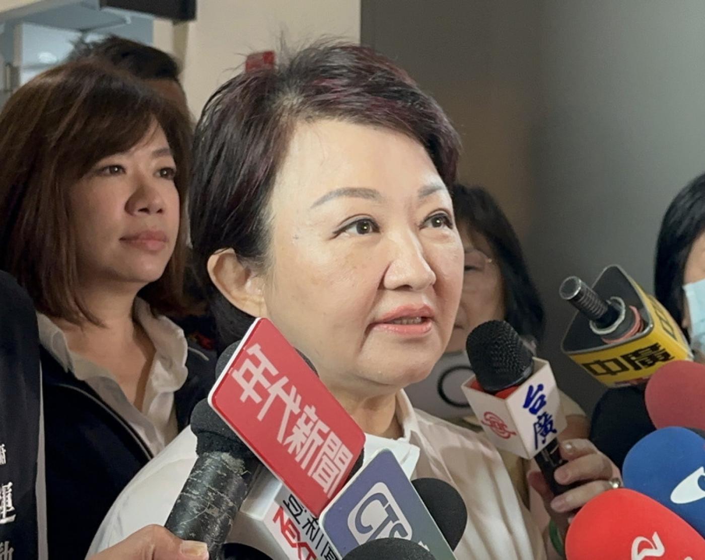 台中市長盧秀燕（前中）28日表示，台中大巨蛋將落腳水湳經貿園區，興建可容納3萬人以上多功能場館。中央社