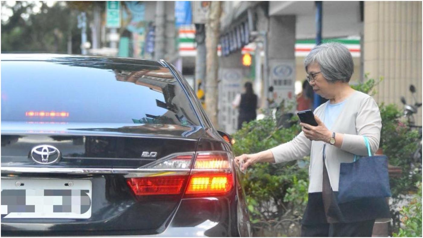 張斯綱28日表示，自己接獲爆料，指監委蘇麗瓊5月14日下午搭公務車到診所看牙。翻攝張斯綱臉書