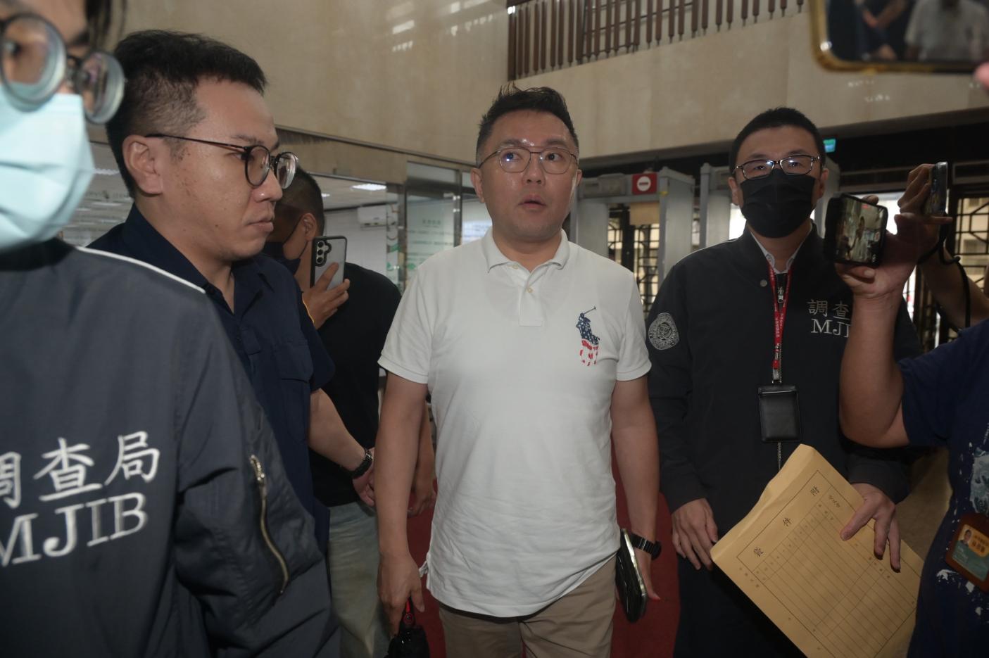 北檢偵辦罷免民進黨立委吳思瑤、吳沛憶連署不實案，29日以被告身分約談張斯綱。林啟弘攝  