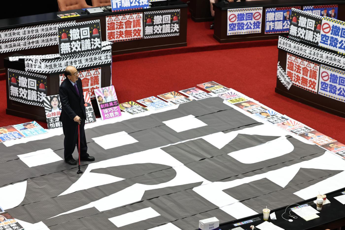 民進黨立院黨團總召柯建銘（圖）預估大罷免投票將分2波，在7/26、8/23舉行。中央社
