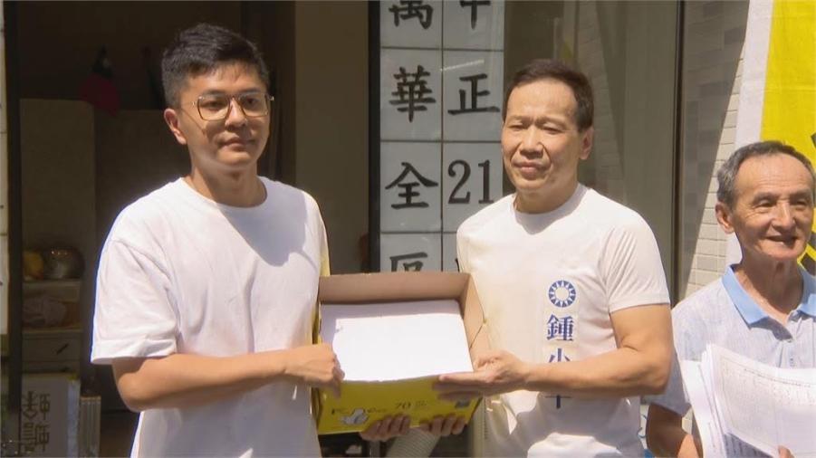 說好的5千份呢？鍾小平送連署書1049份　李孝亮：差1萬份但有非常大可能性達標