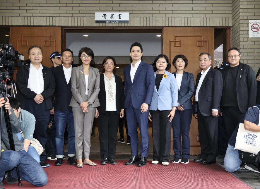 討補助款！蔣萬安率藍營8縣市到行政院交訴願書　嗆「拒絕任中央宰割」