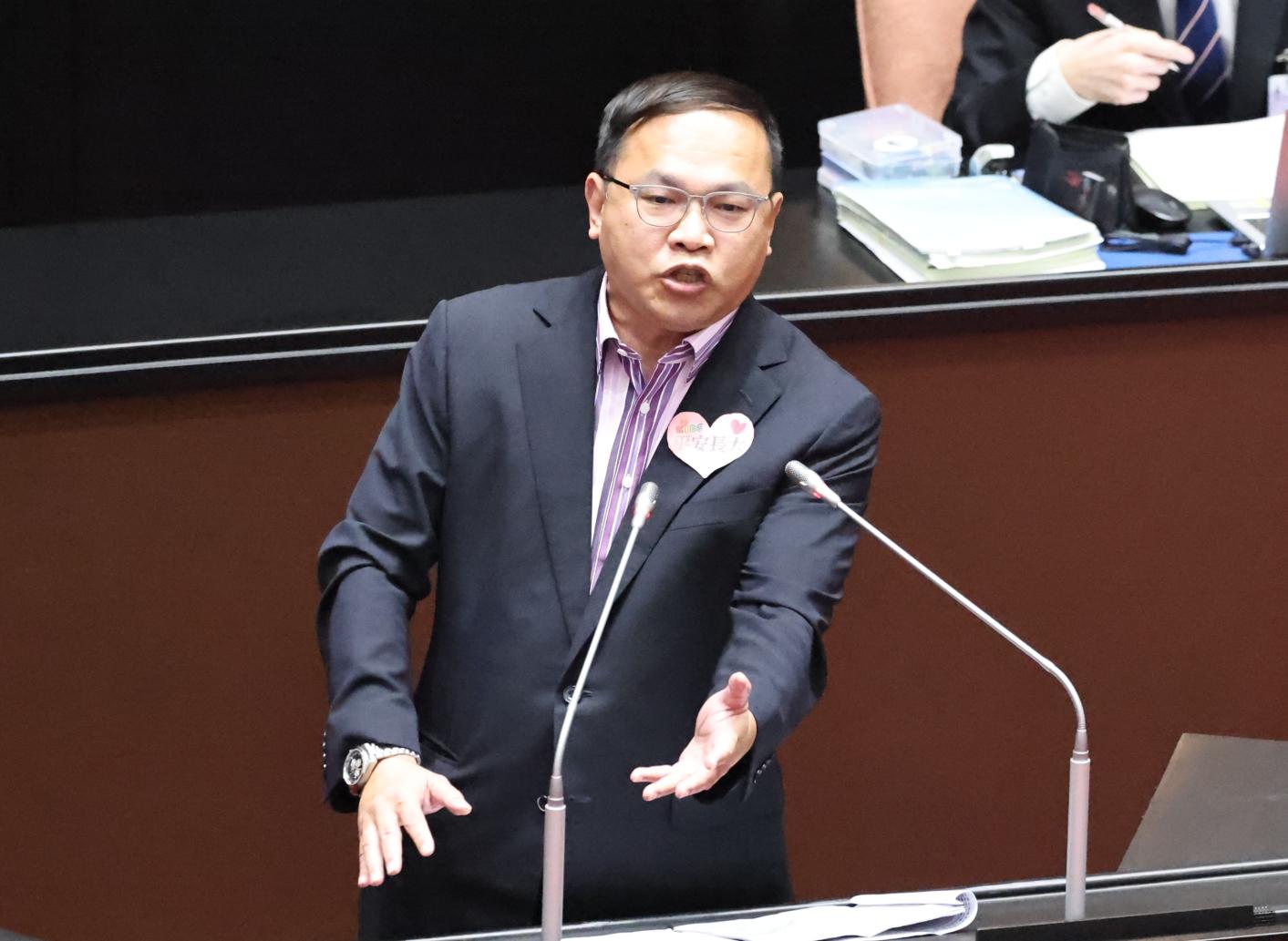 王義川遭兒子前女友爆劈腿，他5日澄清，自己婚姻17年己結束。資料照片／林啟弘攝