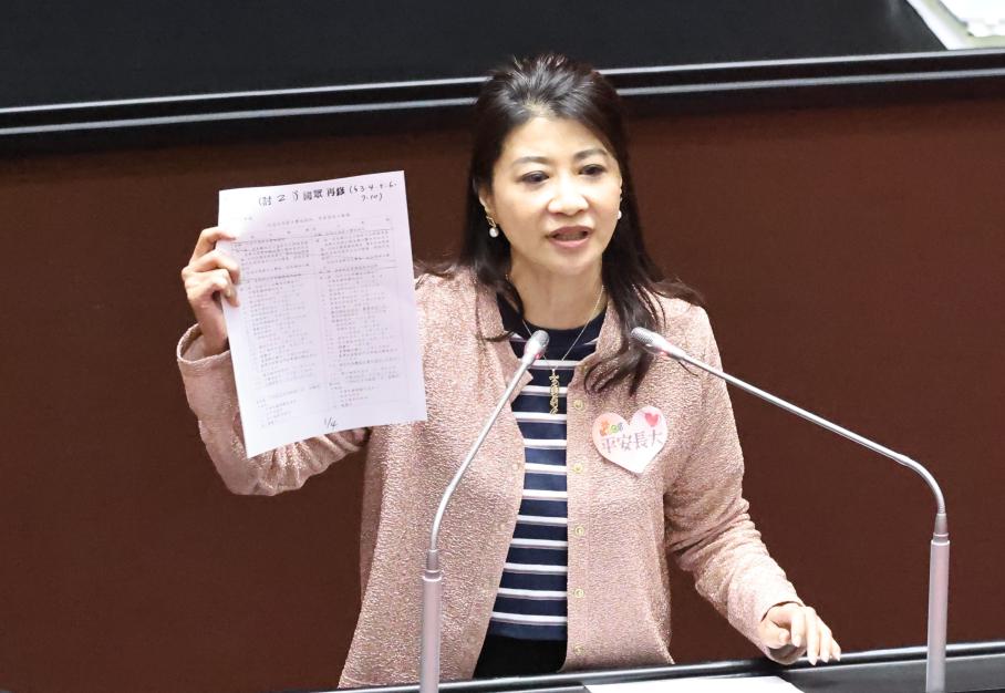 綠委被控集體搭公務車吃火鍋　林楚茵翻出傅崐萁、韓國瑜搭車聚餐照反擊