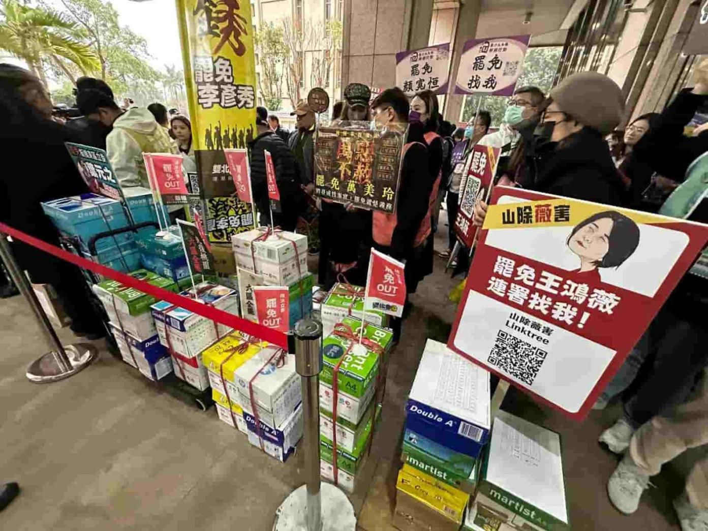 全台大罷免二階連署進入尾聲，中選會20日將開委員會，預計會宣布首波罷免成案及投票時間。資料照片／林啟弘攝