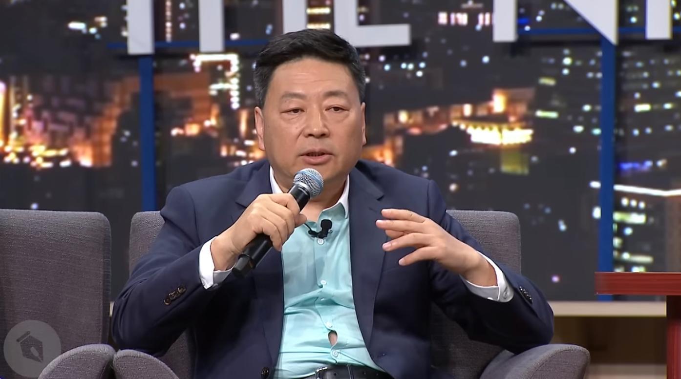 前央視記者王志安，在《賀瓏夜夜秀》說，台灣選舉「把殘疾人士推上去煽情」引發撻伐。翻攝YT