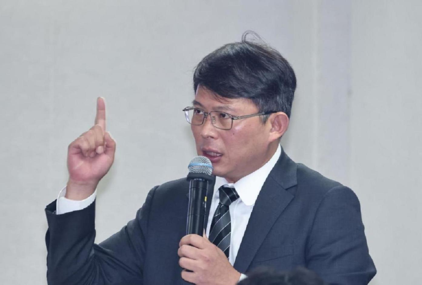 黃國昌批史哲人事案是肥貓，佔了肥缺。資料照片／林啟弘攝