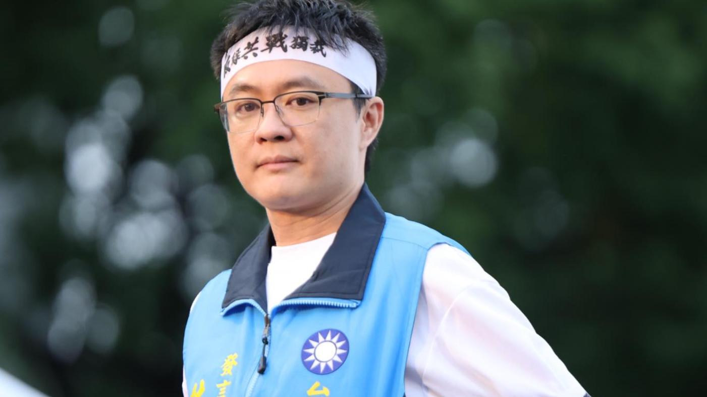 台北市議員王欣儀助理林岳龍涉共諜案，10萬元交保。翻攝林岳龍臉書