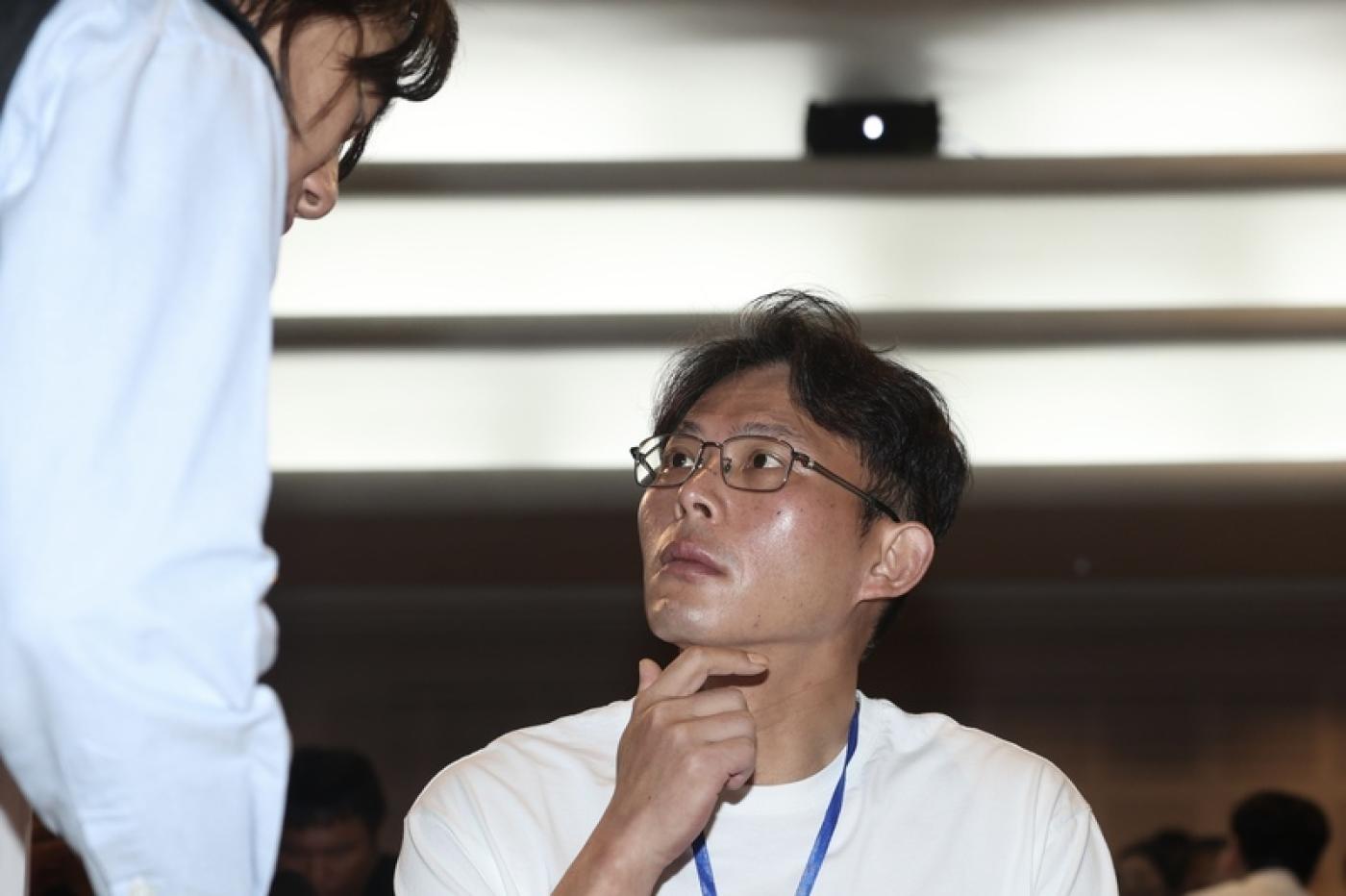 提出立院延會到8月底的黃國昌，與羅智強拋出廢監察院的修憲案，現在傳出有國民黨立委撤簽。中央社