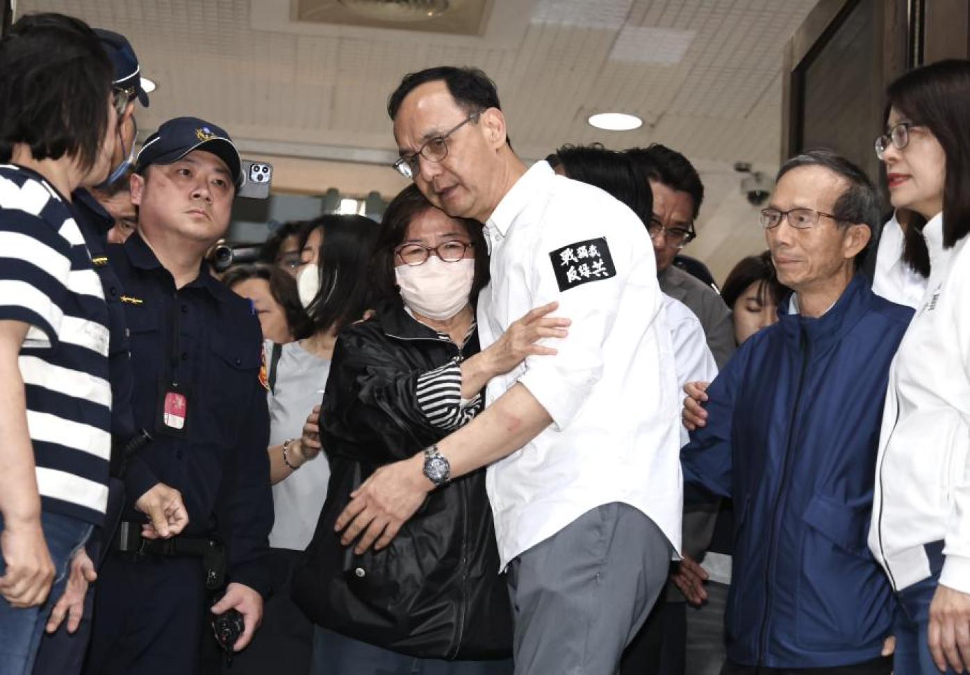國民黨台北市黨部主委黃呂錦茹(口罩女)涉嫌造假連署罷免案，遭到台北地檢署起訴。資料照片/林啟弘攝