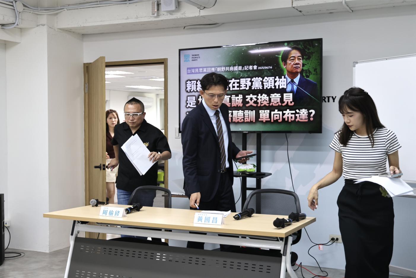 民眾黨立委黃國昌播放疑似偵訊錄音檔，遭到法務部回嗆。林啟弘攝