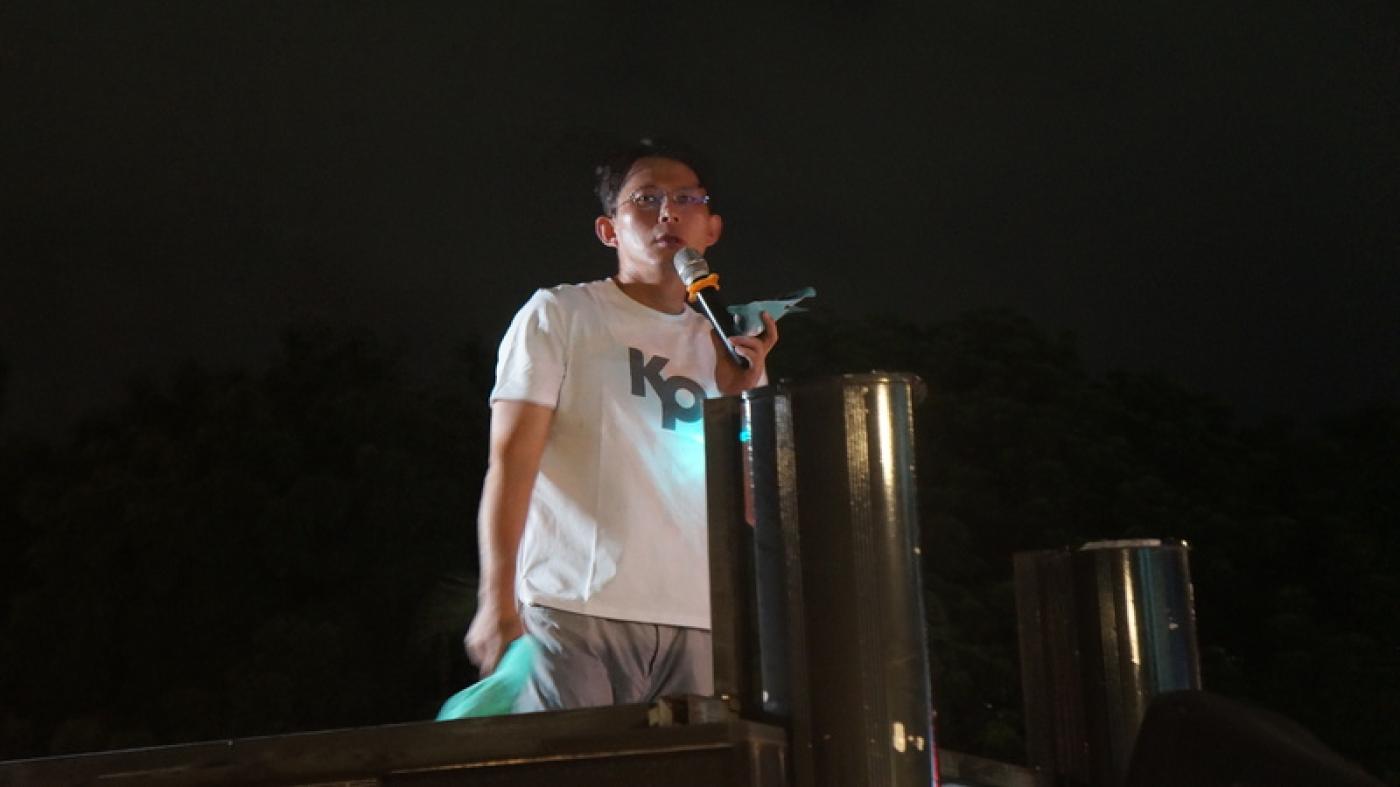 民眾黨20日晚間號召支持者聚集台北看守所外，表達對柯文哲的支持，民眾黨主席黃國昌也到場聲援。中央社