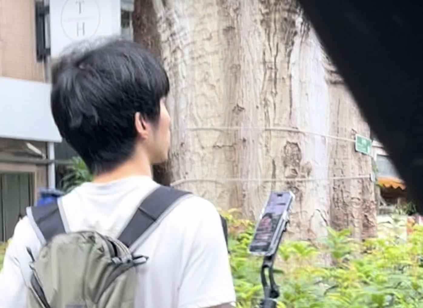 郭昱晴把在公園自拍男的照片貼上臉書，自認是在提醒大家注意小朋友安全，卻在網上大翻車。翻攝郭昱晴臉書
