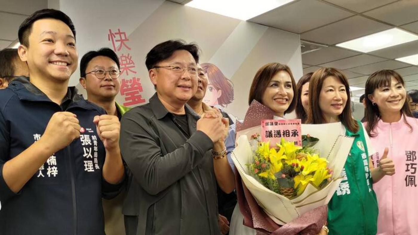 民進黨立委邱議瑩（前中）25日成立「高雄贏競選辦公室」，前立委趙天麟（前左2）等人到場力挺。中央社