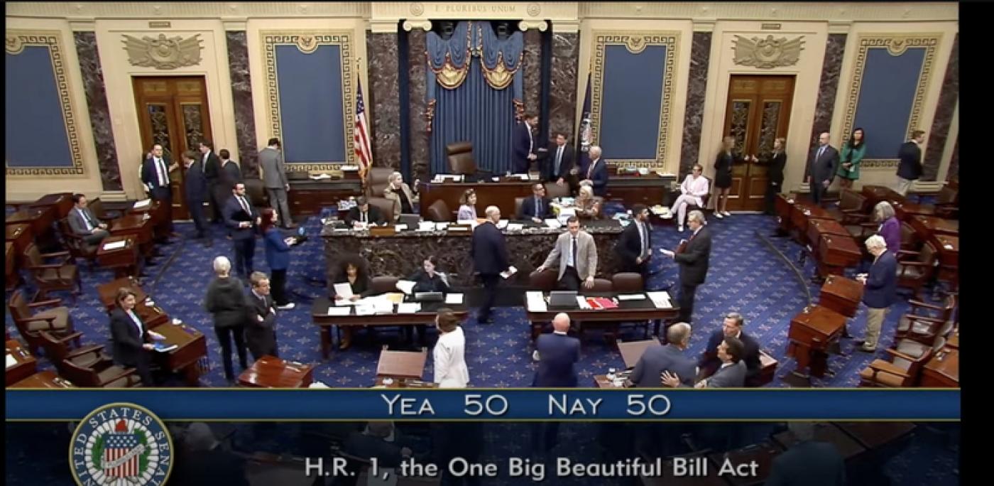 美參議院投票出現50：50，最後是副總統范斯進場投票，打破平手僵局。中央社
