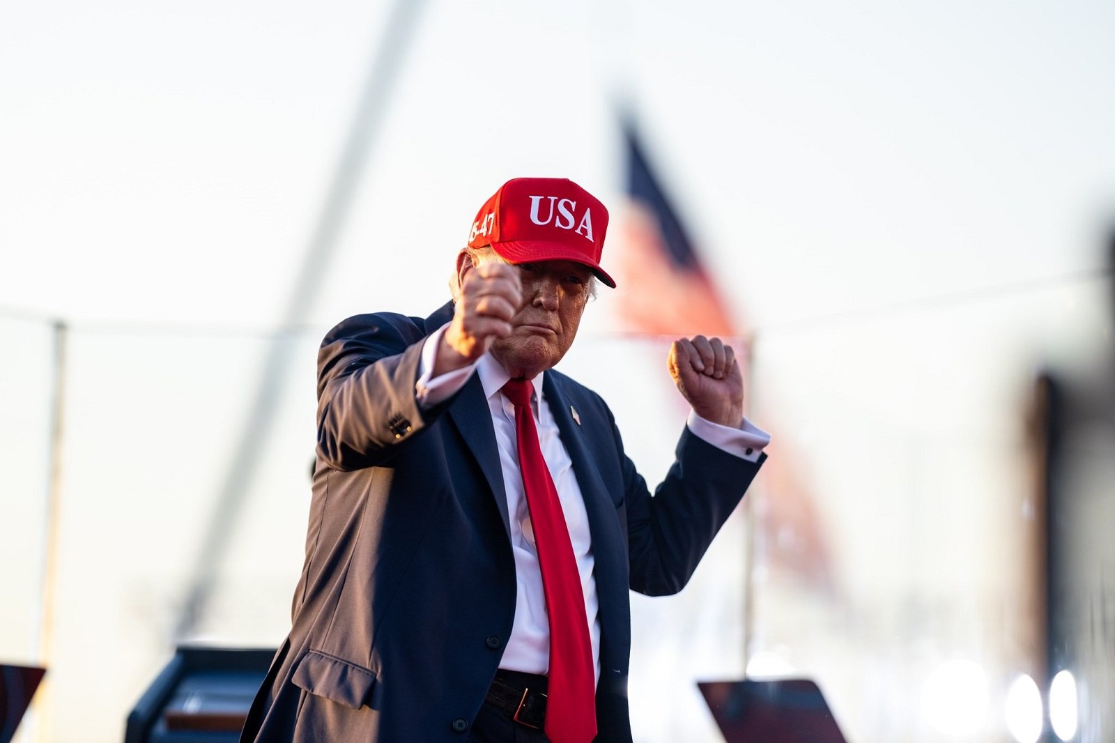 川普對等關稅暫緩期將屆，國人關注台灣關稅進度和結果。翻攝The White House臉書
