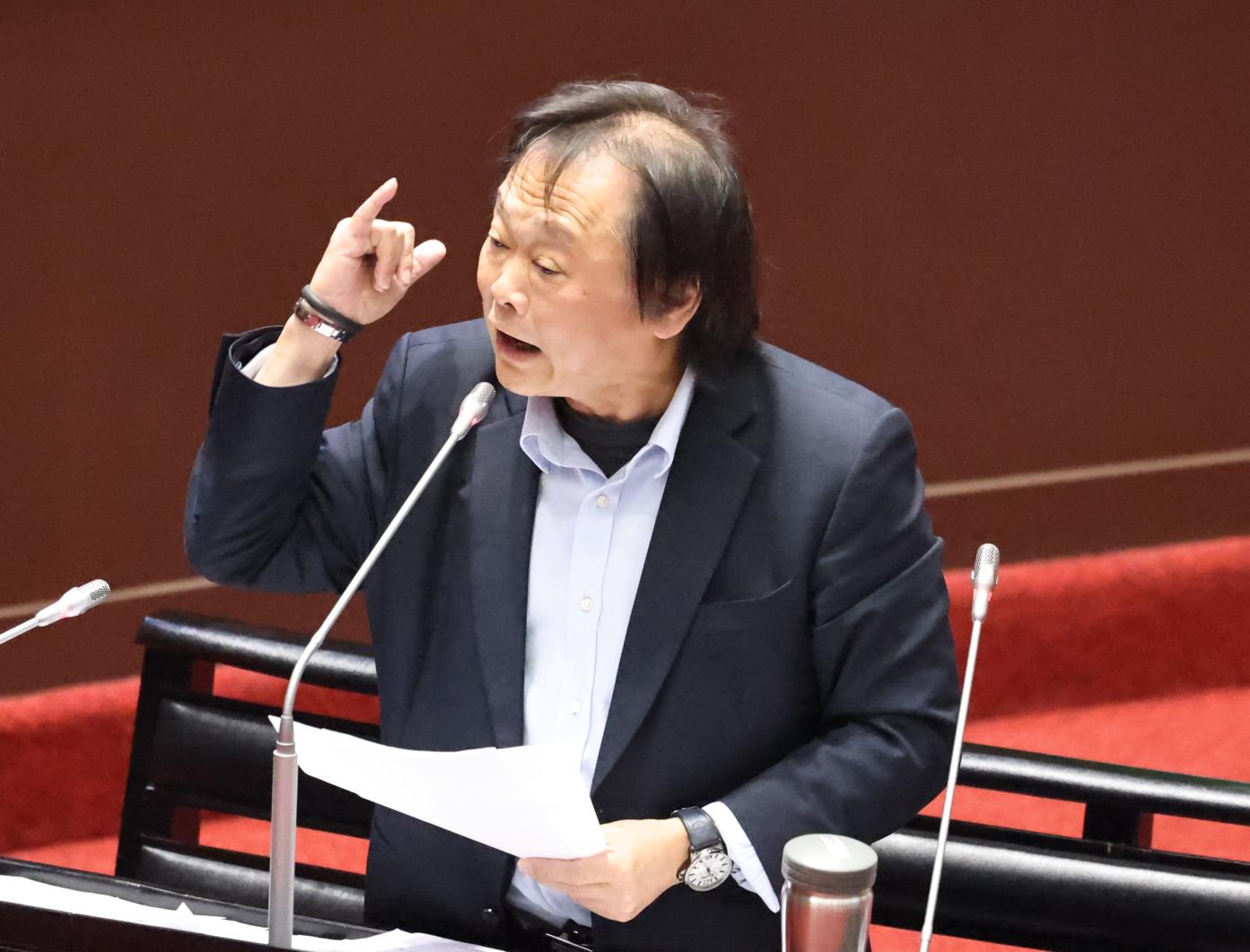 民進黨立委王世堅16日批評國民黨胡話八道，直言「總統不可能宣布戒嚴」。資料照片／林啟弘攝