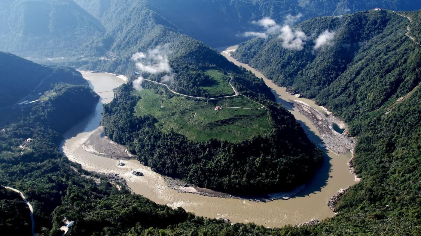 中國在西藏高原的雅魯藏布江興建水庫發電，希望成為南亞地區的供電來源。翻攝中新社