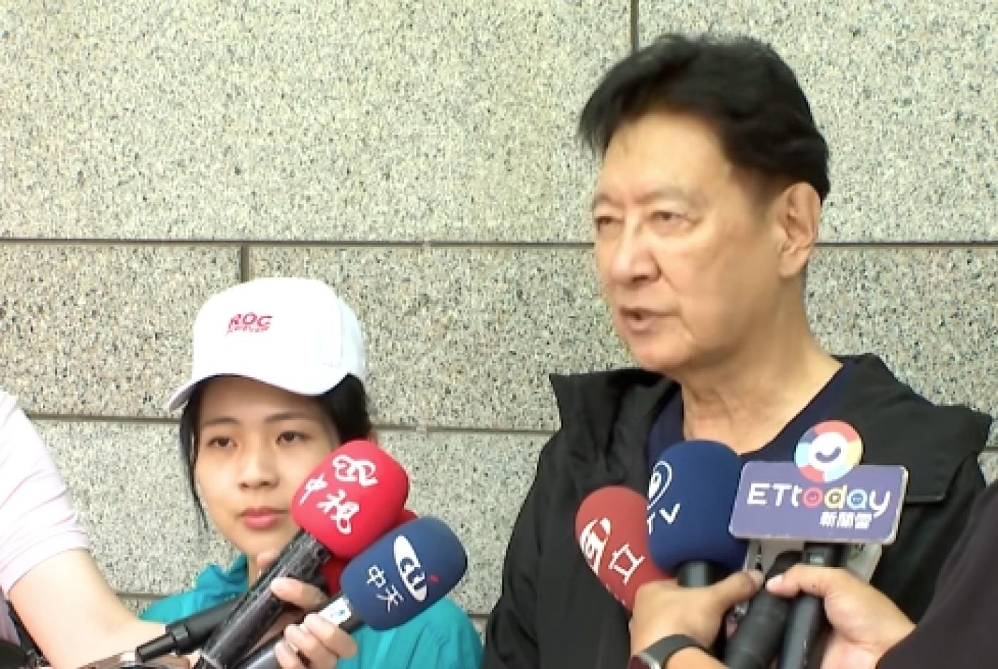 趙少康為了罷免投票，取消去非洲看動物大遷徒的行程，連行政院也不知道的美國對台關稅，他爆料是32%。翻攝網路