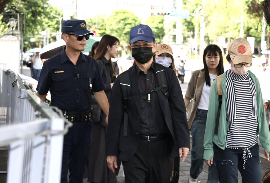 彭振聲要翻供？哭訴主持四次都委會造成家破人亡　情緒崩潰地院裁「今天不作證」