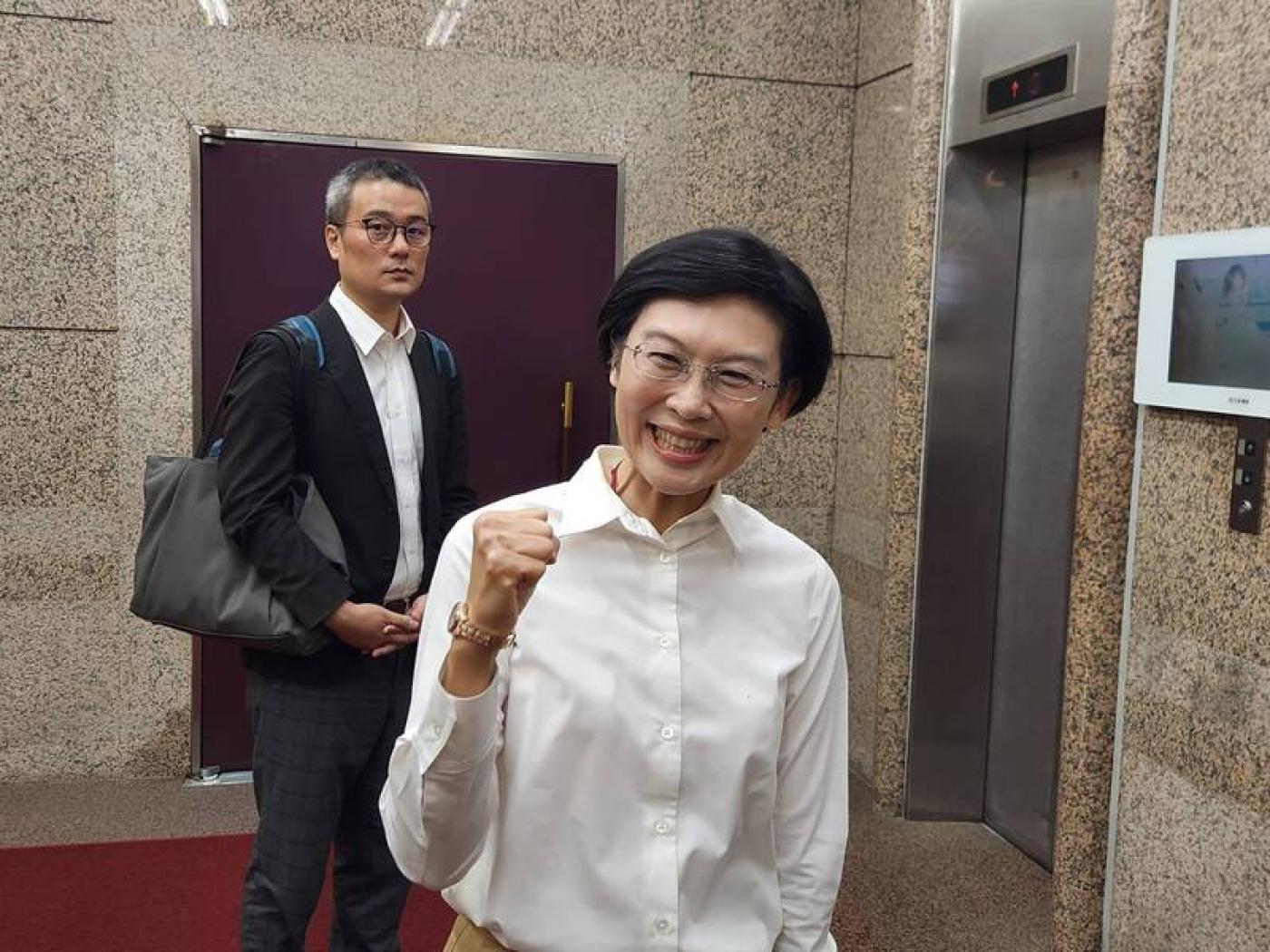 民進黨立委林岱樺（前）涉詐助理費遭起訴，她30日親赴民進黨廉政會說明。 中央社