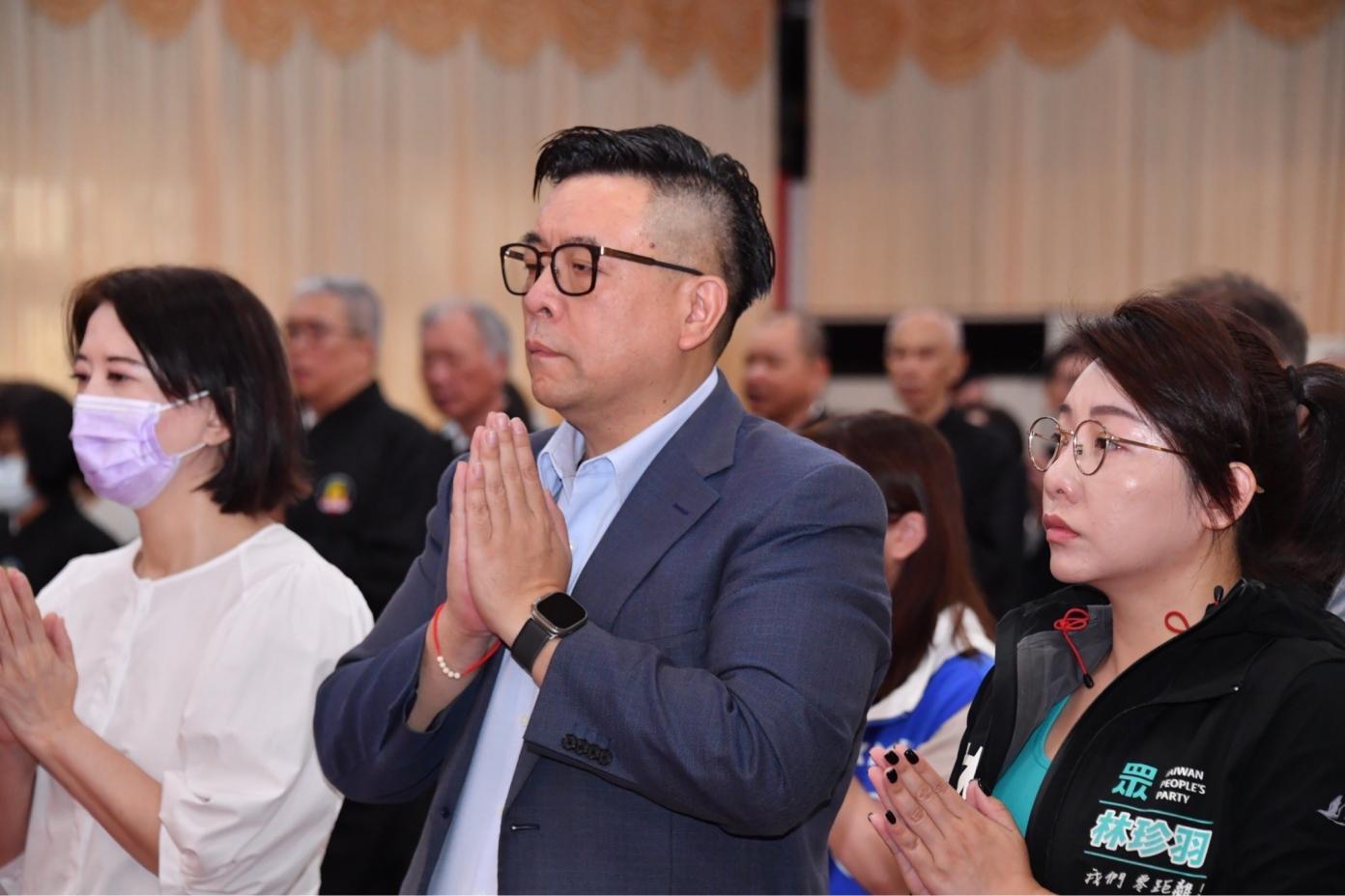 台北市議會副議長葉林傳（中）。翻攝葉林傳臉書