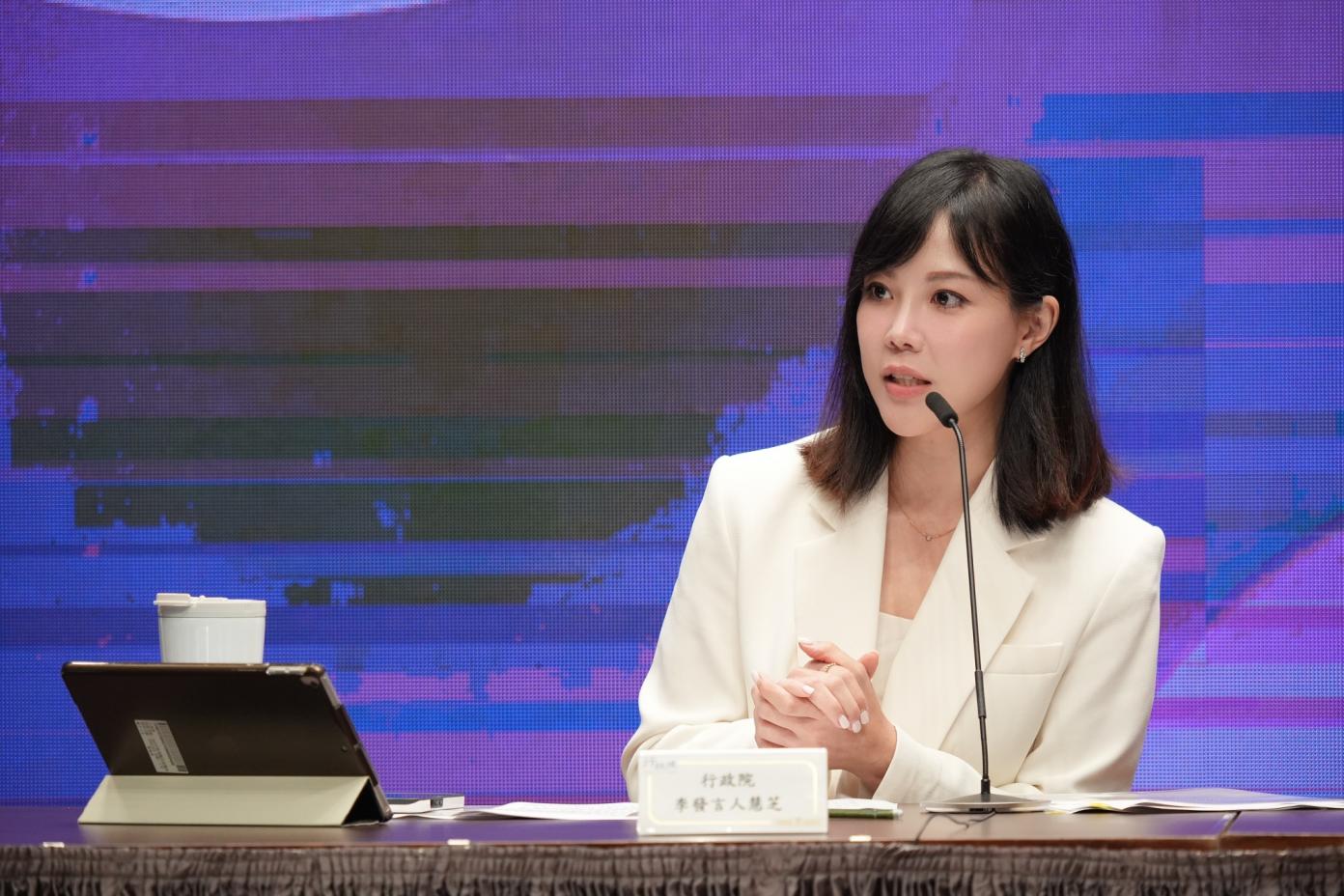 行政院發言人李慧芝31日轉述，行政院長卓榮泰在政院院會中裁示普發現金１萬元不覆議，將適時提釋憲。行政院提供