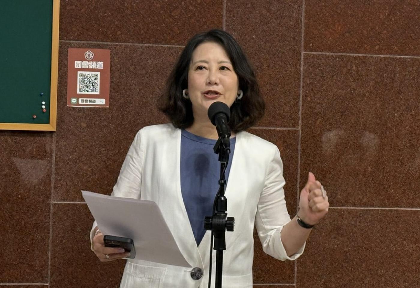 民進黨立法院黨團幹事長吳思瑤1日受訪表示，這是暫時性、階段性稅率，台美還在繼續談。中央社