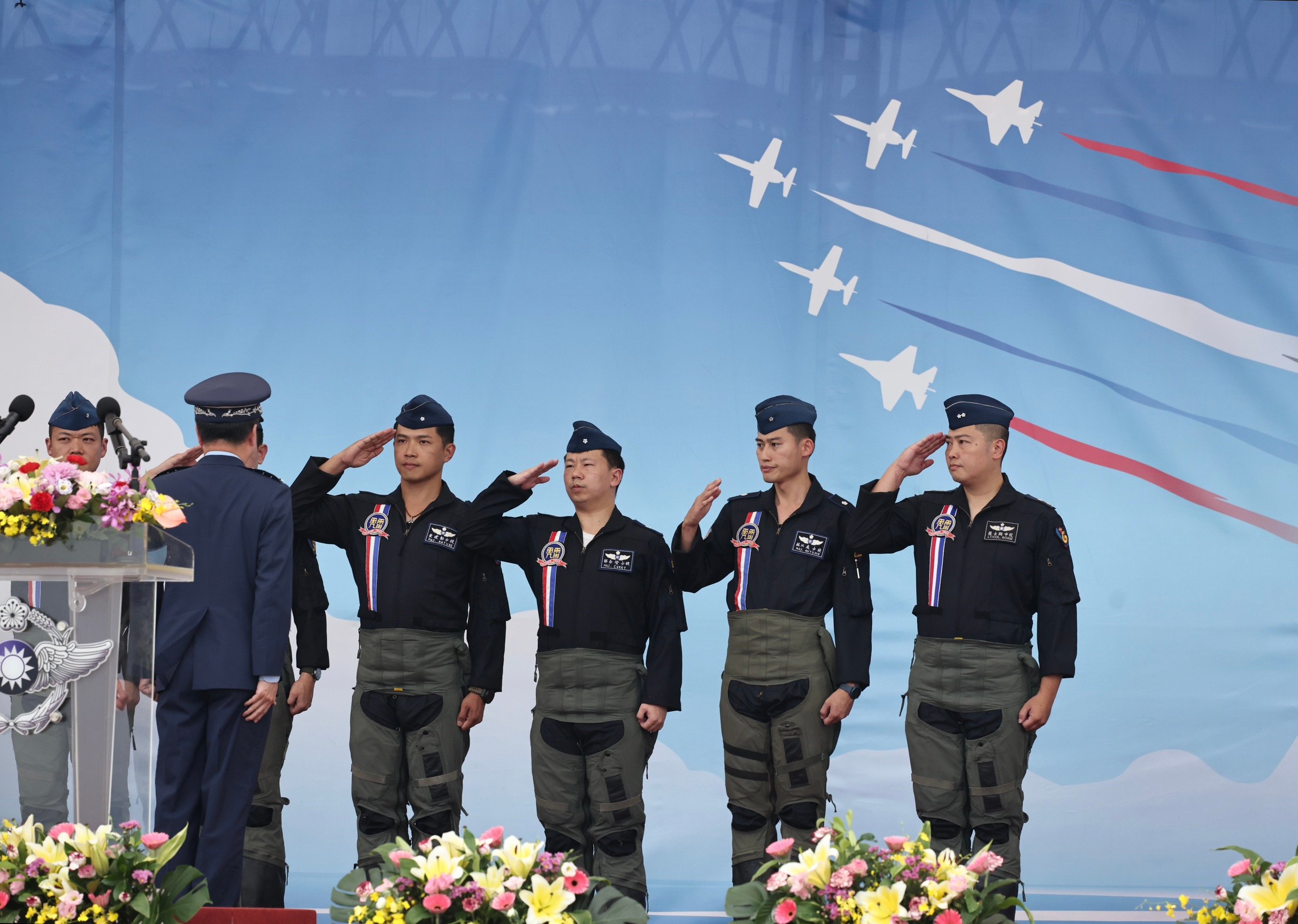 AT-3功成身退，勇鷹高教機成為空軍飛行特技操演的新機種。林啟弘攝