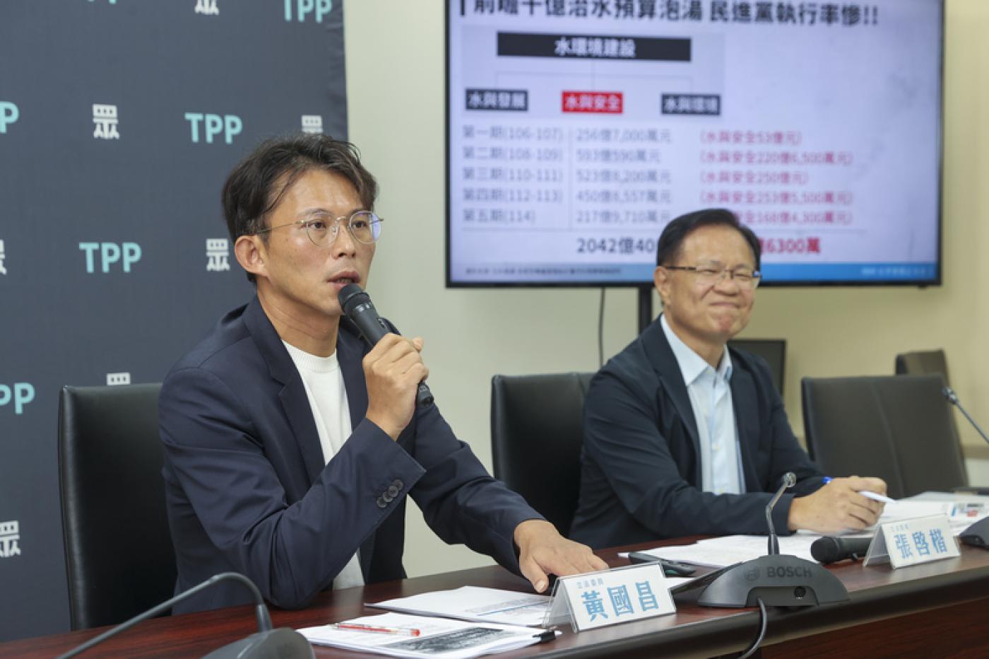 民眾黨立法院黨團6日舉行記者會，黃國昌透露，三立陳姓主管邀約立院總務處長廖炯志參加太古汽車餐聚。中央社