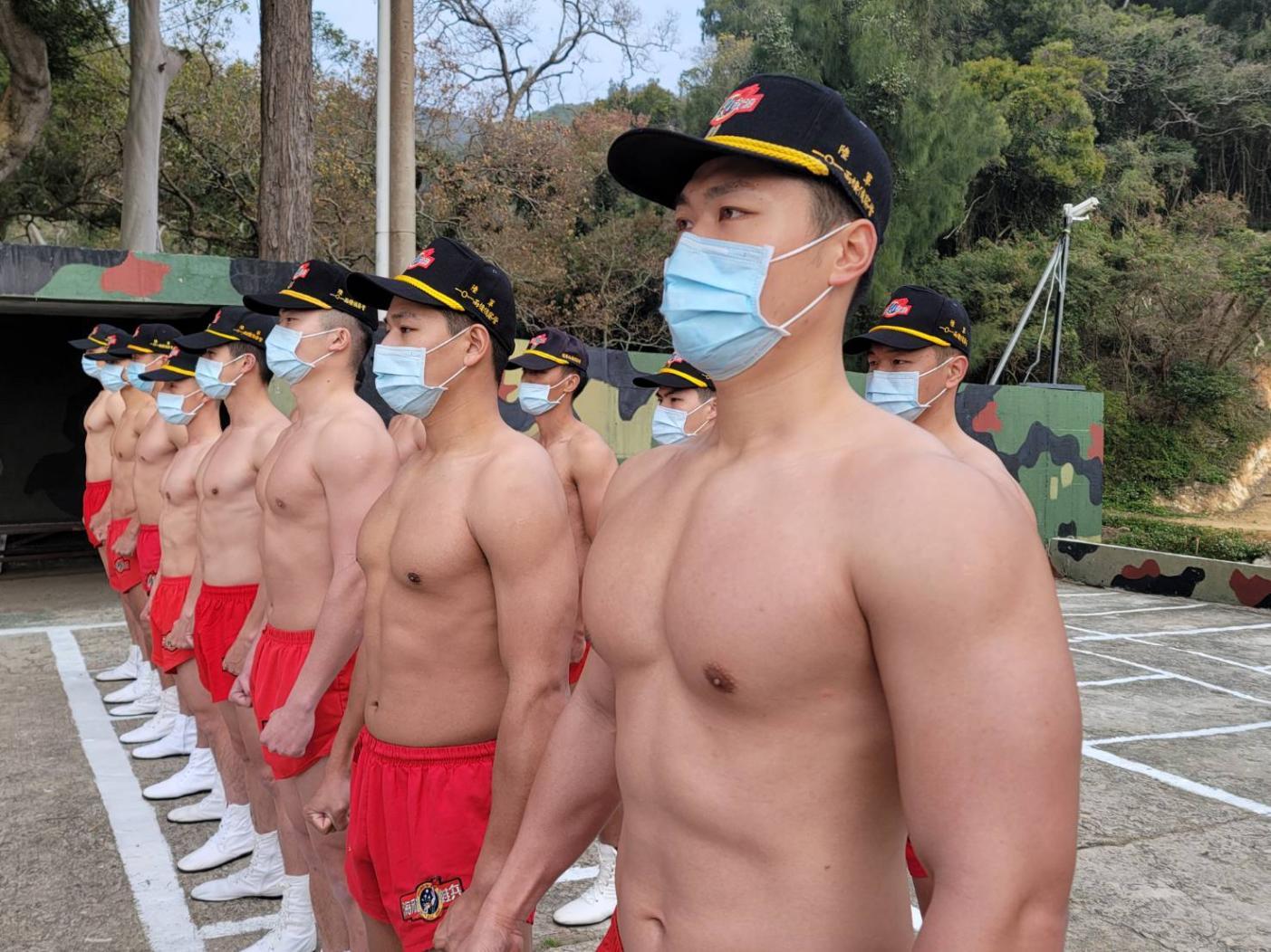 海龍蛙兵是國軍中傳奇般的隊伍，在美方建議下，主力部隊將從前線的金門轉至澎湖。圖為馬祖海龍蛙兵操演。資料照片／王烱華攝