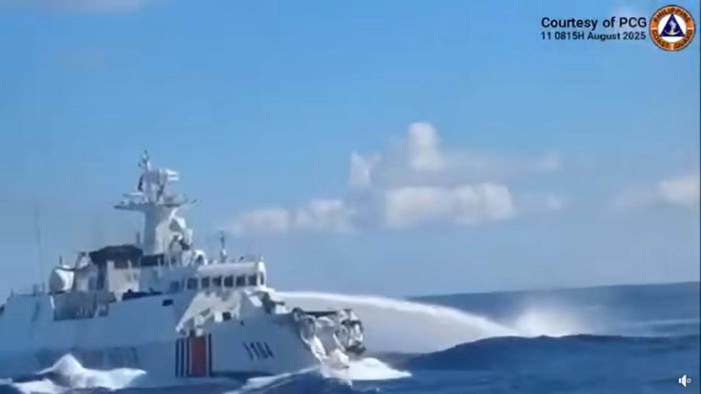 中共海軍、海警艦海上烏龍互撞事件。翻攝菲律賓海警隊臉書