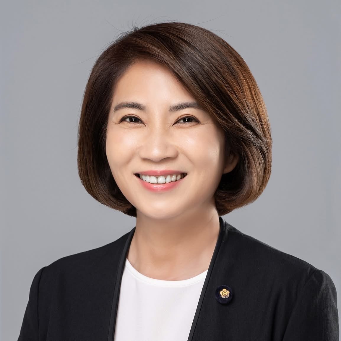 在內閣可能人事更動的時刻，周春米對屏東出身的經濟部長郭智輝開砲，郭智輝位置可能不保。翻攝周春米臉書
