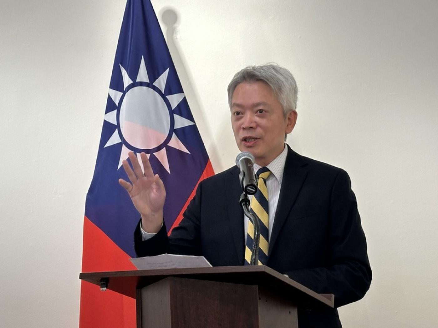駐紐約辦事處長李志強祝義診團在烏期間，工作與行程順利。 中央社